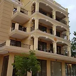Tiffany Joy Apartman
