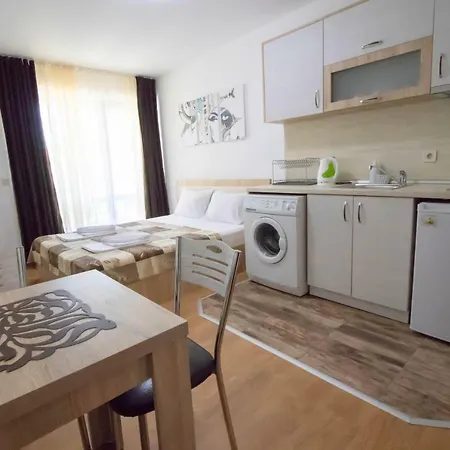 Tiffany Joy Апартамент Приморско