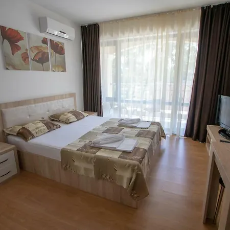 Tiffany Joy Приморско